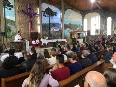 Missa dos Movimentos Marianos foi a 2Âª celebraÃ§Ã£o do dia no SantuÃ¡rio de Laranjeiras do Sul (12/10)